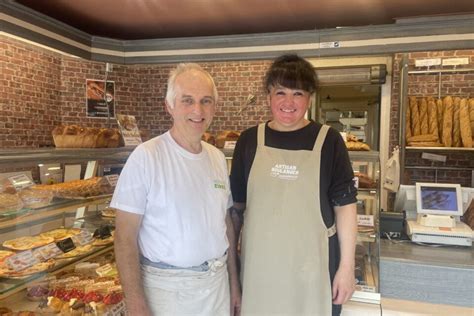 Lisieux : le couple Guegan ouvre leur boulangerie rue .